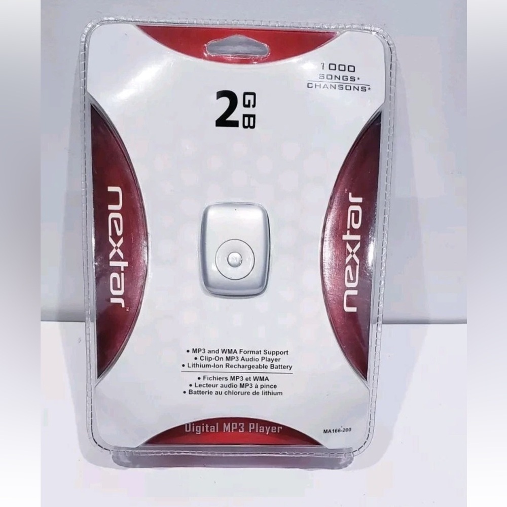 Nextar 2 GB Digital MP3/WMA Player Clip On Silver 1000  Songs - NEW